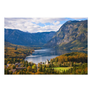 Foto Lago Bohinj em Slovenia no outono