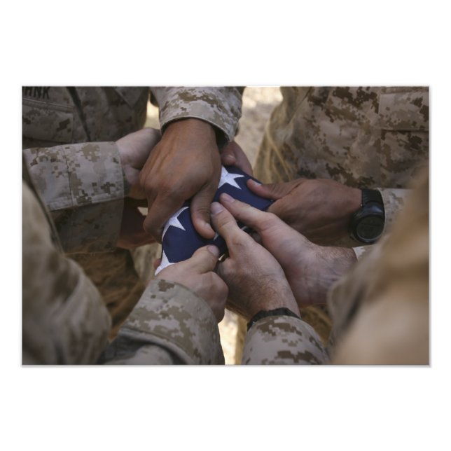 Foto Marines dobram uma bandeira americana (Frente)