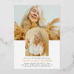 Foto Mínima de na moda SEXTA 60º Aniversário<br><div class="desc">Celebre em estilo com este luxo 60º Convite de aniversário. A design apresenta uma moderna colagem de fotos com 2, a idade na serifa de folha de ouro em torno da primeira imagem, um modelo de arco de tendências para a segunda fotografia, o nome também na letra de folha de...</div>