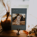 Foto mínima moderna | Cartão de Número de Tabela<br><div class="desc">Apresentando suas próprias fotos - pense em fotos de engajamento, fotos de infância, fotos de relacionamentos. Estas placas de números de tabela são uma forma única de mostrar suas fotos favoritas. Os números das mesas melhoram a aparência da sua capa de mesa e colocam o toque final no seu dia...</div>