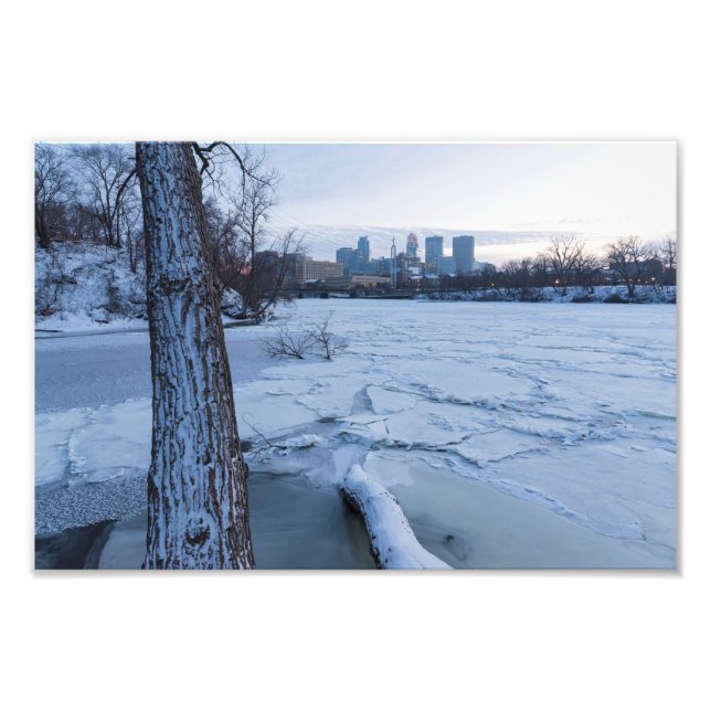 Foto minneapolis skyline e rio mississippi gelado (Frente)