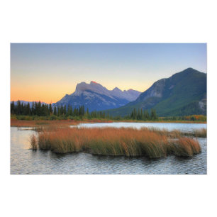 Foto Montagem Rundle e por do sol Vermilion do lago