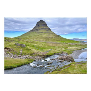 Foto Montanha islandesa com cachoeiras