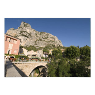 Foto Moustiers-Sainte-Marie, Provença, França.