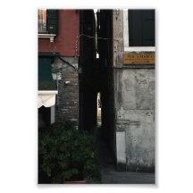 Narrow venetian alleyway (2024)