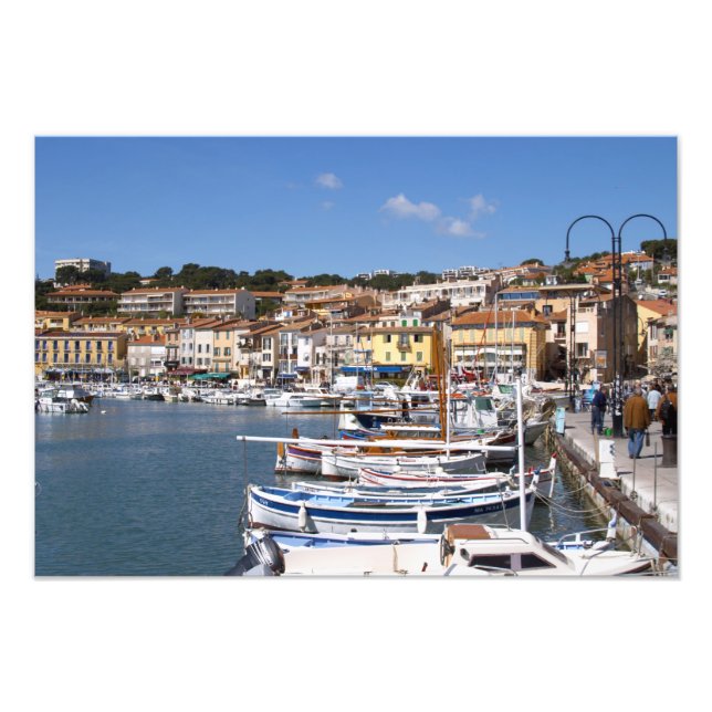 Foto No porto na vila de Cassis. Pesca e (Frente)