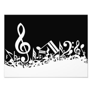 Foto Notas musicais misturadas brancas no preto