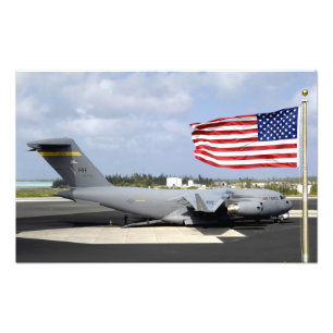 Foto O C-17 Globemaster III senta-se no flightline