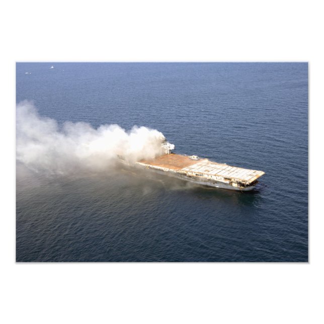 Foto O ex-Oriskany, um carro de avião desativado (Frente)