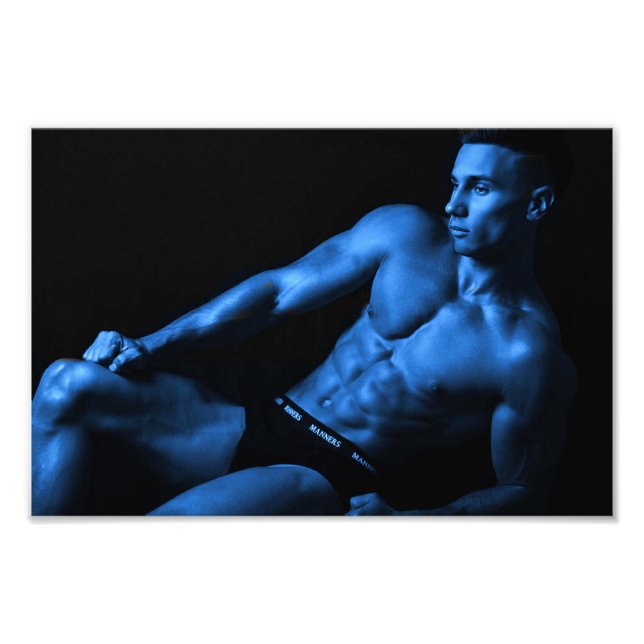 Foto O menino na Poster azul de Cara quente (Frente)