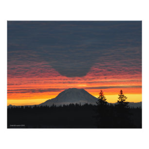 Foto O Monte Rainier e sua sombra no grande formato