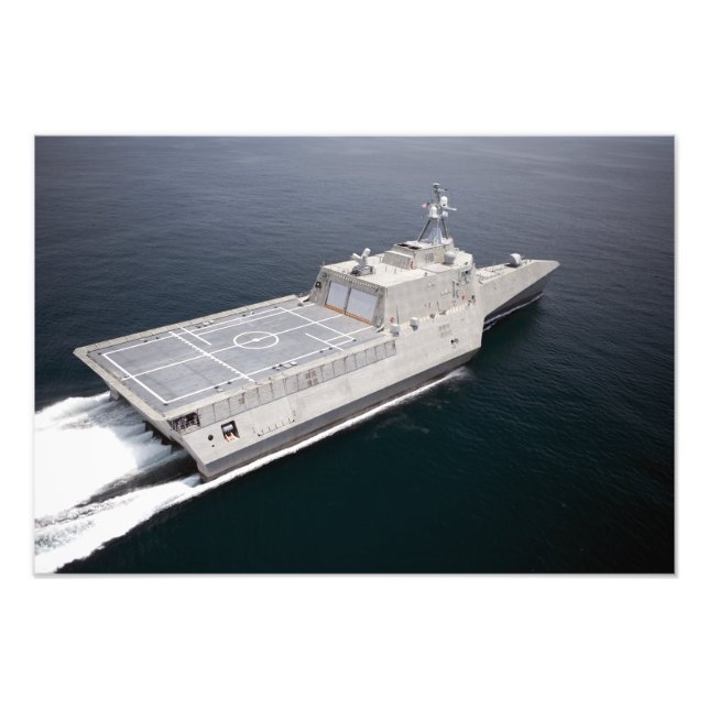 Foto O navio de combate litoral Independência (Frente)