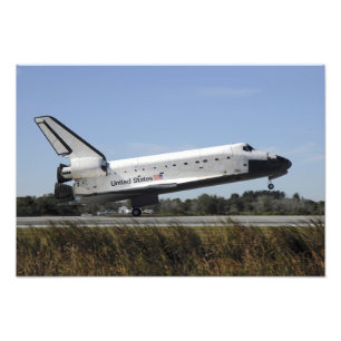 Foto O vaivém espacial Atlantis toca para baixo