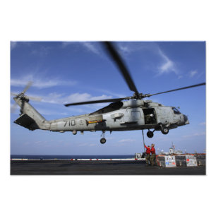 Foto Ordnancemen conecta cabos do transporte