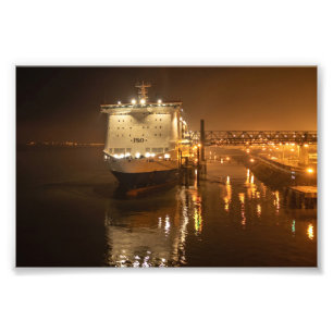 Foto Orgulho do Ferry Hull à Noite – Atmosférico