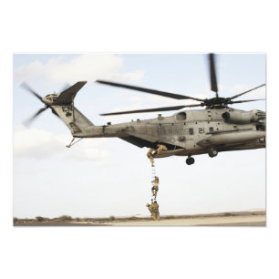 Foto Os pararescuemen da força aérea conduzem uma