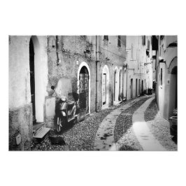 Foto Patinete numa rua em Itália a preto e branco