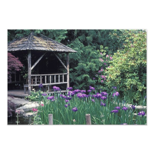 Foto Pavilhão de madeira no Sunken Garden em (Frente)