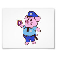 Policial comendo uma rosquinha | escolher cor de r