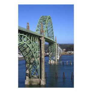 Foto Ponte da Baía de Yaquina sobre a Baía de Yaquina