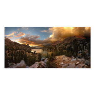 Foto Por do sol médio do lago Rae da abóbada da aleta