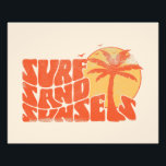 Foto Pôrs do sol de areia do Surf Retro Palm Tree Beach<br><div class="desc">A camiseta da Camada de Surf Retro Pôrs do sol Palm Tree Beach Vibes é a adição perfeita ao seu guarda-roupa de verão. Quer você esteja batendo nas ondas ou simplesmente deitado na areia, esta tenda te cobriu. Vamos nos preparar para um verão cheio de surfs, areia e pôrs do...</div>