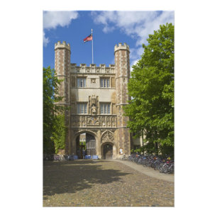 Foto Portão do Trinity College e fileiras de bicicletas