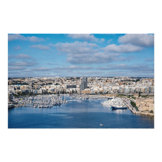 Foto Porto de Sliema com edifícios modernos e barcos (Frente)