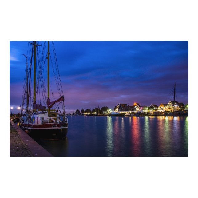 Foto Porto iluminado de Volendam à noite (Frente)