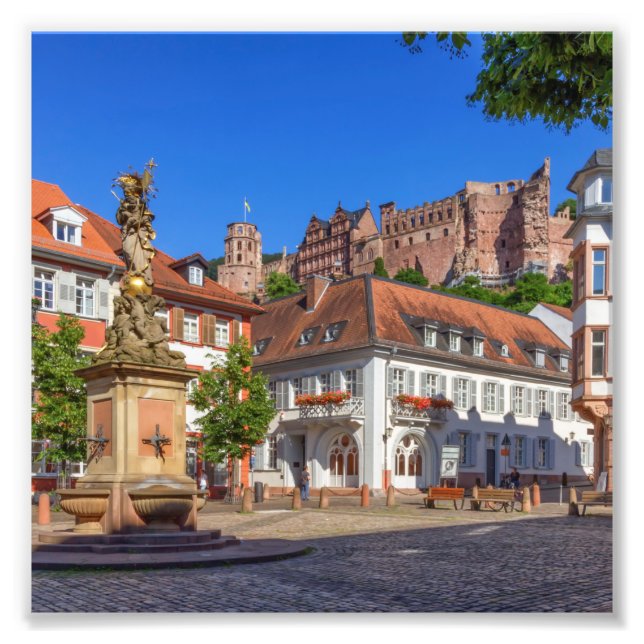 Foto Praça Kornmarkt e castelo em Heidelberg, Alemanha (Frente)