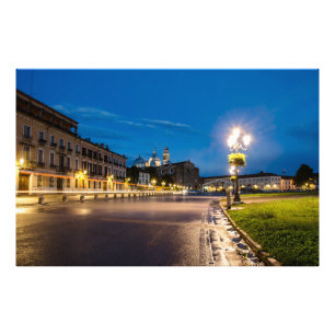 Foto Prato della Valle à noite em Padova, Itália
