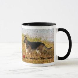Foto produzida pura do german shepherd na caneca