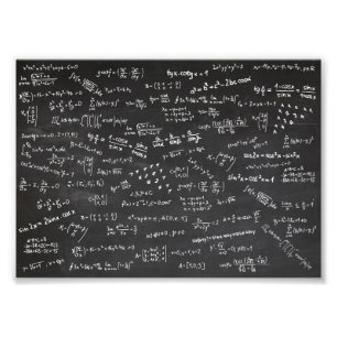 Foto Quadro negro com fórmulas matemáticas