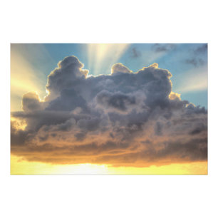 Foto Raios do por do sol de luz através das nuvens
