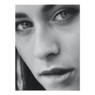 Foto Retrato preto e branco impressionante da mulher -
