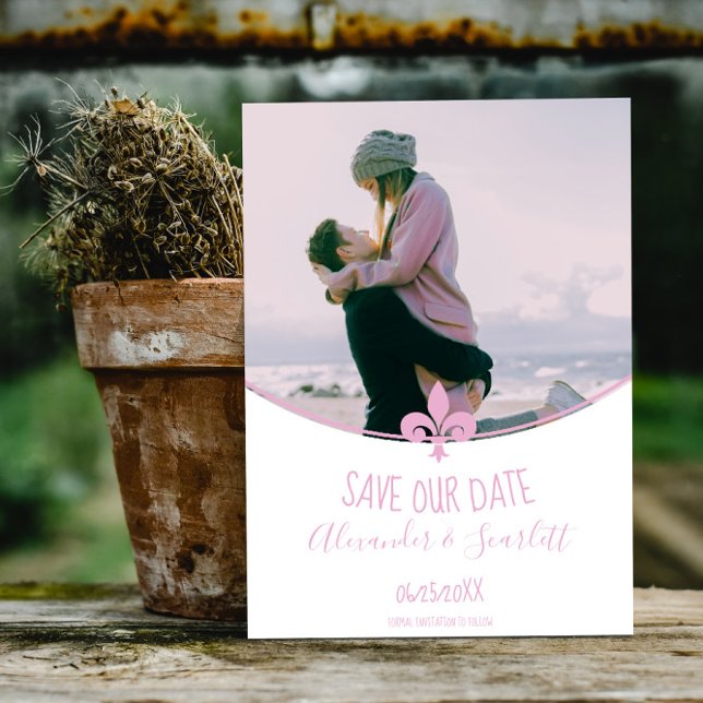 Foto rosa Fleur de Lis Salvar o Anúncio de Data (Pink Fleur de Lis Photo Save the Date)