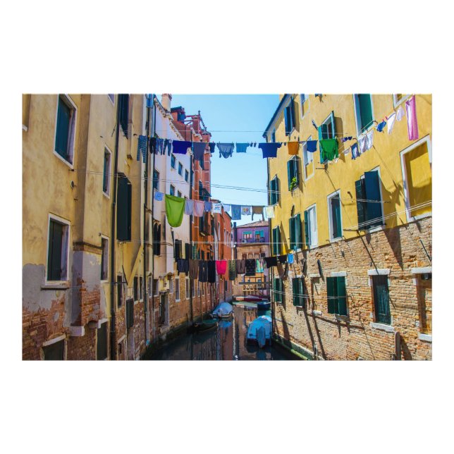 Foto Rua em Veneza com roupa lavada com roupa lavada na (Frente)