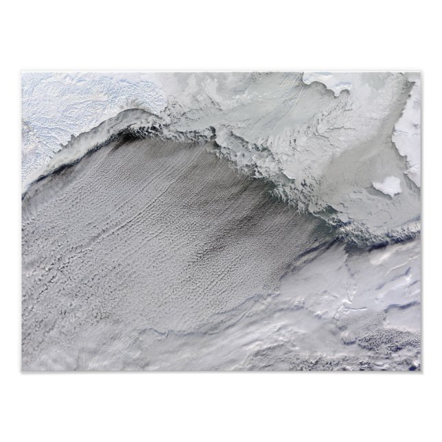 Foto Ruas marítimas de gelo e nuvens no Mar de Bering (Frente)