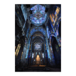 Foto Ruined Cathedral Stained Glass Projection Glow