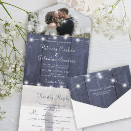 Foto russa de madeira azul acende casamento rsvp