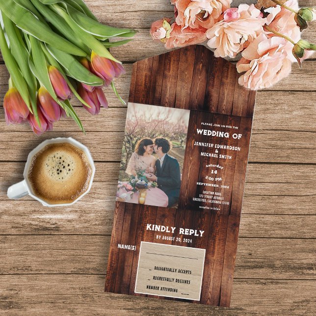 Foto rustic barn wood country Casamento (Rustic country farmhouse rural photo wedding invitation and RSVP card in one.)