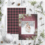 Foto Rustic Burgundy do Script de Feliz e Casado<br><div class="desc">Baseado no meu mais vendido Casamento no inverno Invitation Suite, este cartão de Natal quente e acolhedor design de madeira de burgundy apresenta 'casada & feliz' em um roteiro escrito à mão, sua foto favorita de casamento, e é decorado com flocos de neve com brilho prateado e galhos de pinheiro...</div>