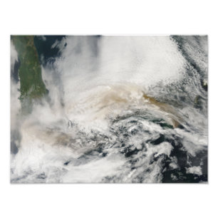 Foto Sarychev Pico soprando através do mar de Okhotsk