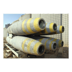 Foto Seis bombas GBU-12 em um rack