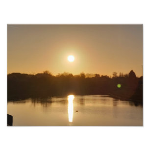 Foto Serenidade da Hora do ouro: Canal ao Sunset