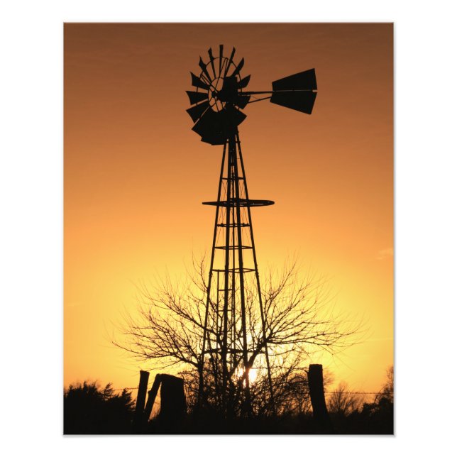 Foto Silhouette Sunset do Kansas Windmill com nuvens aq (Frente)