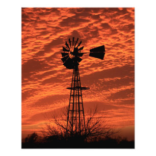 Foto Silhouette Sunset do Kansas Windmill com nuvens aq
