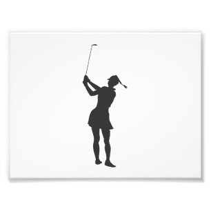 Foto Silhueta de uma mulher jogando golfe