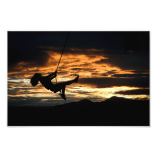 Foto Silhueta Sunset de Menina em Swing