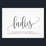 Foto Sinal de Banheira de Casamento para Mulheres Escol<br><div class="desc">Planeje uma celebração de na moda com este convite moderno que seus convidados adorarão. Design por © berryberrysweet. Arquivos digitais imprimíveis estão disponíveis! Visite nosso site em www.berryberrysweet.com para obter mais detalhes!</div>